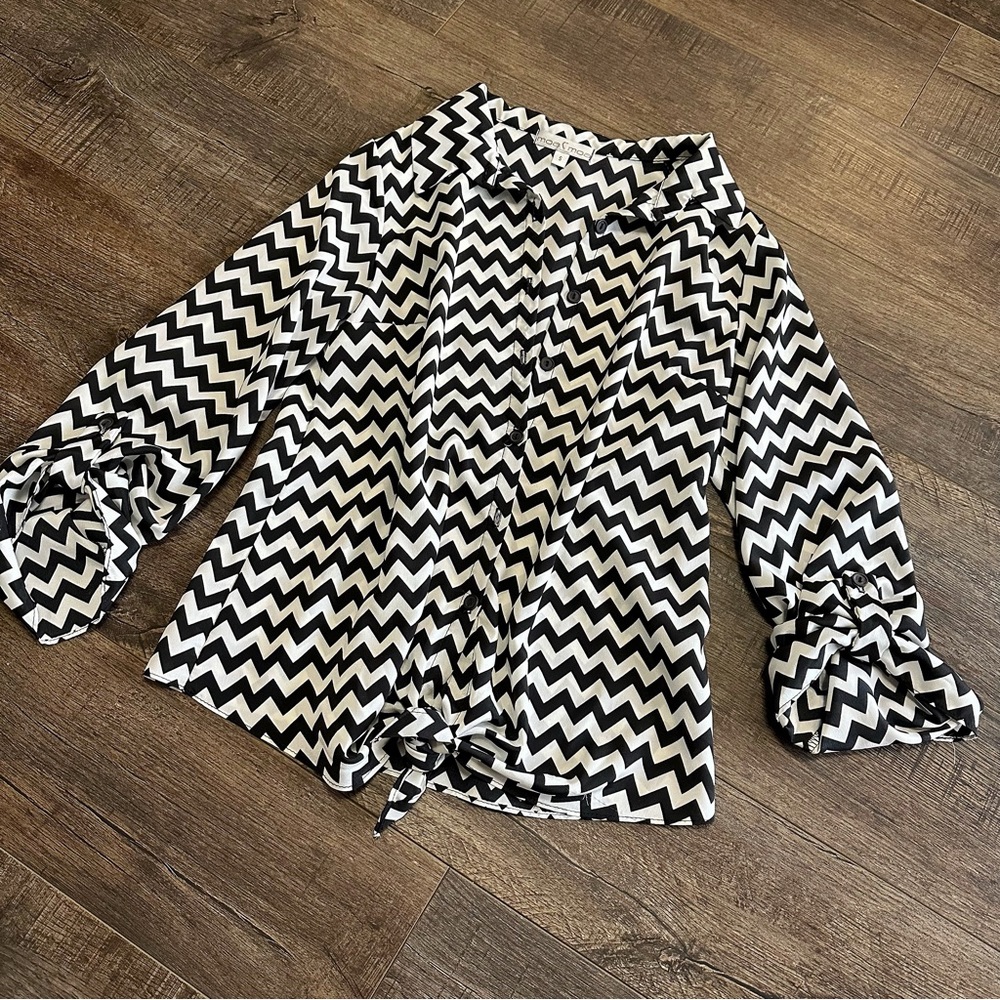 Moa Moa Chevron Pattern Long Sleeved Button Down Tie Front Blouse Top Size Small